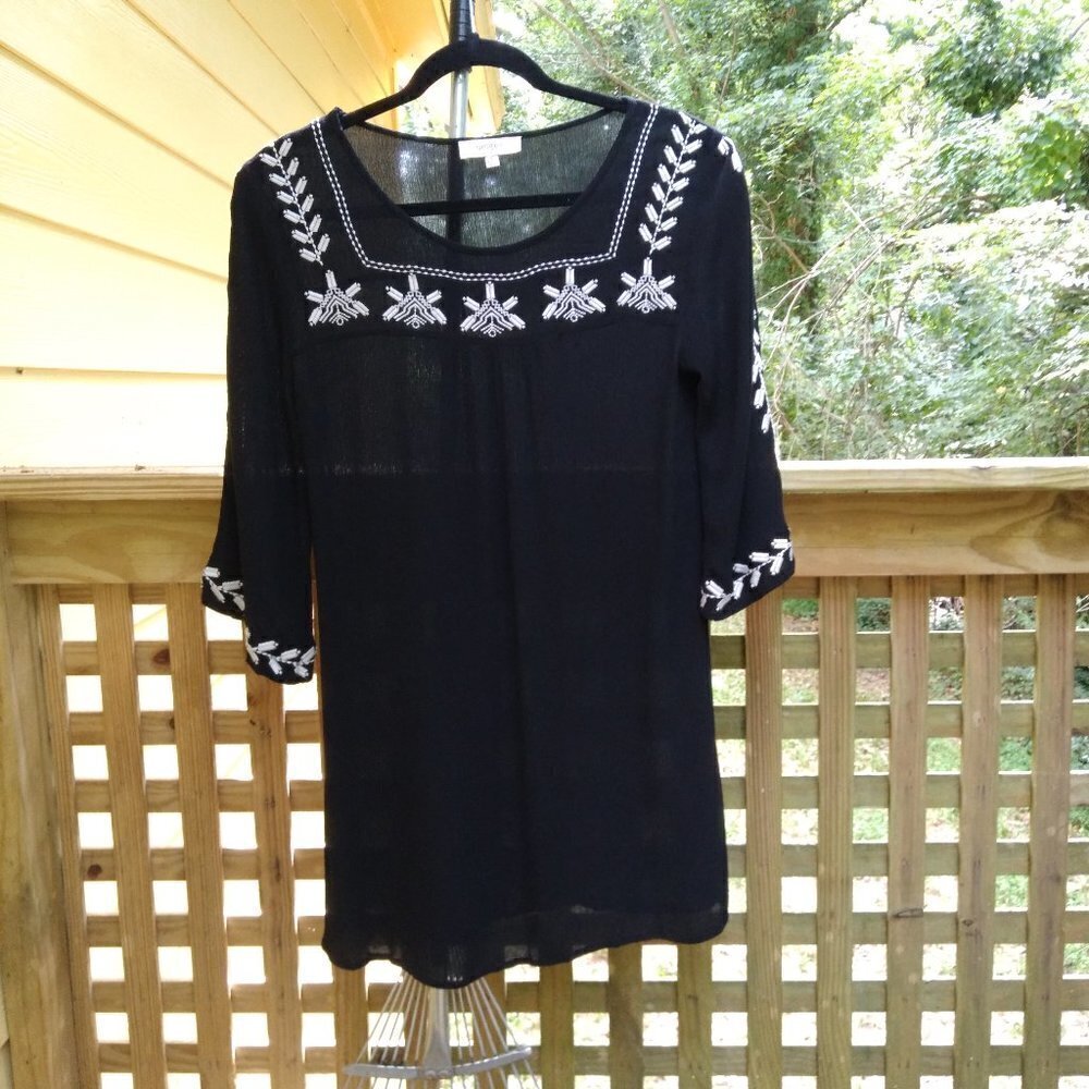 Umgee  Comfy Black Crinkle Fabric Tunic with White Wheat  Design Embroidery SzS
